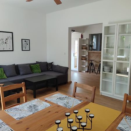 Flora House 3 Minutes From Lake Balaton 케츨리 외부 사진