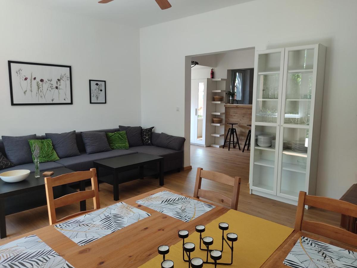 Flora House 3 Minutes From Lake Balaton 케츨리 외부 사진