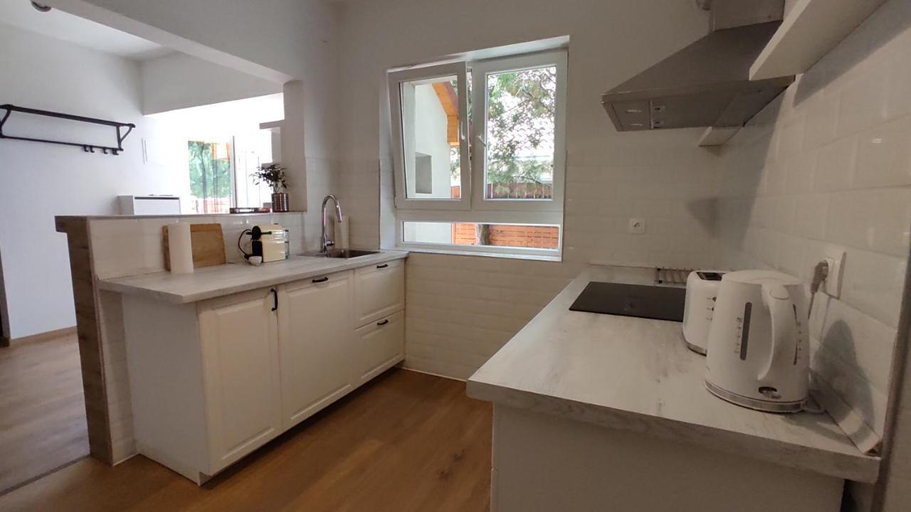 Flora House 3 Minutes From Lake Balaton 케츨리 외부 사진