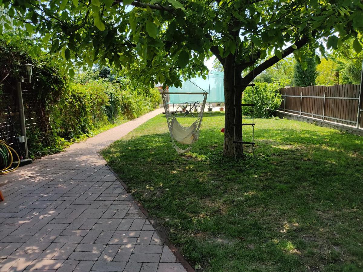 Flora House 3 Minutes From Lake Balaton 케츨리 외부 사진