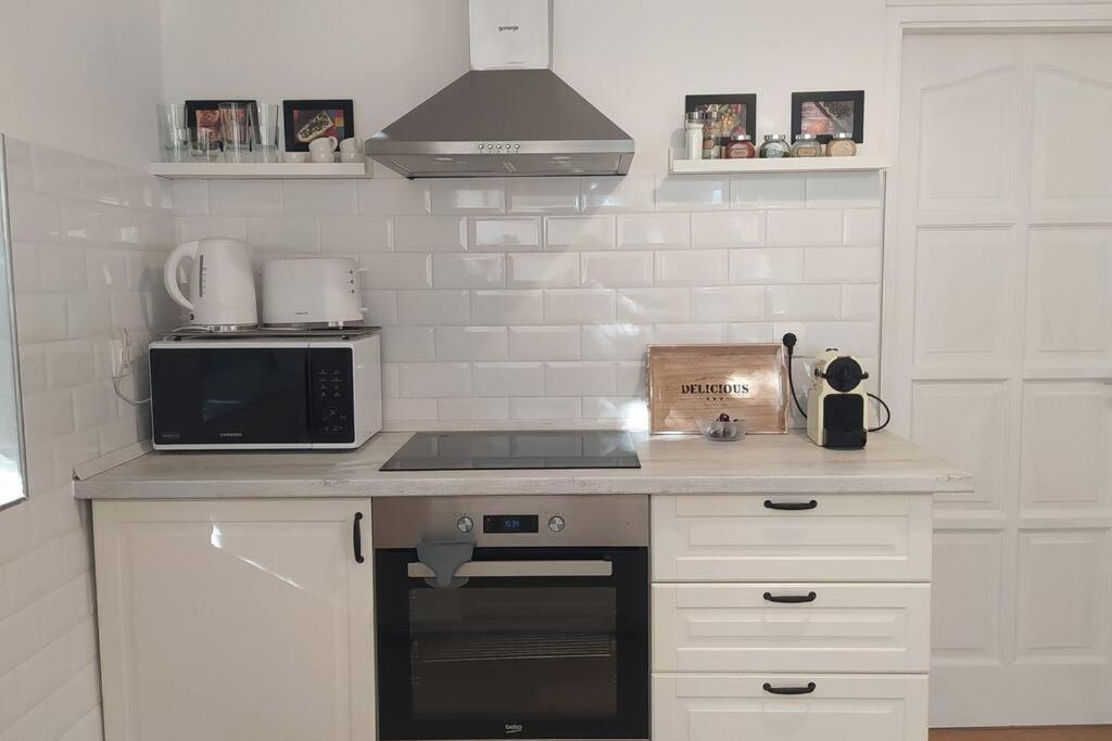 Flora House 3 Minutes From Lake Balaton 케츨리 외부 사진