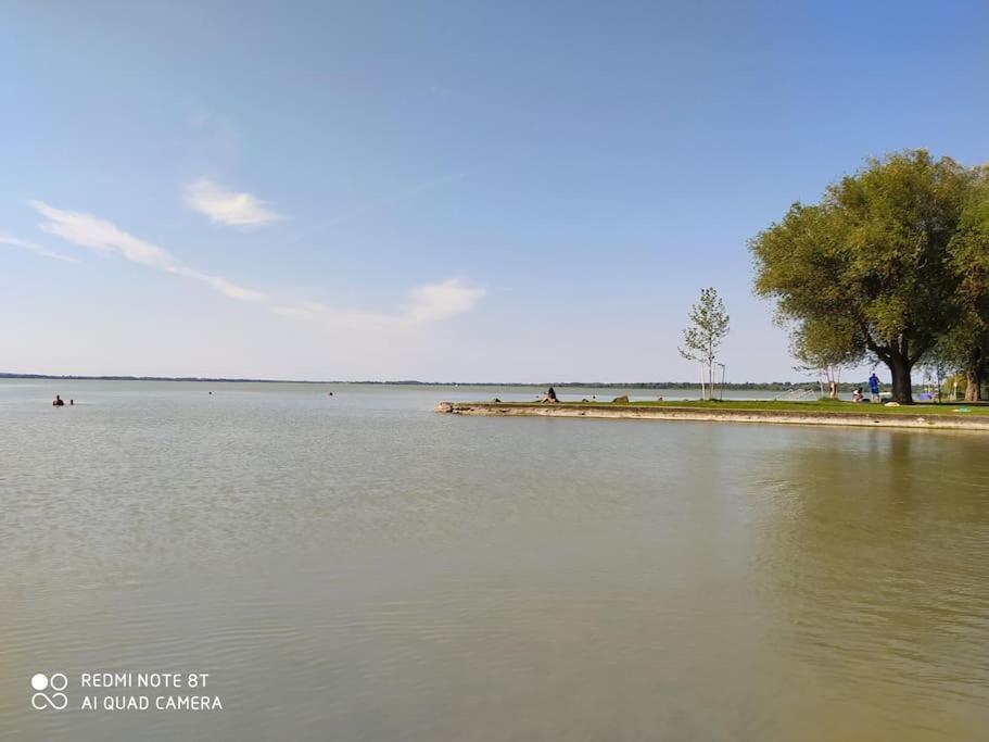 Flora House 3 Minutes From Lake Balaton 케츨리 외부 사진