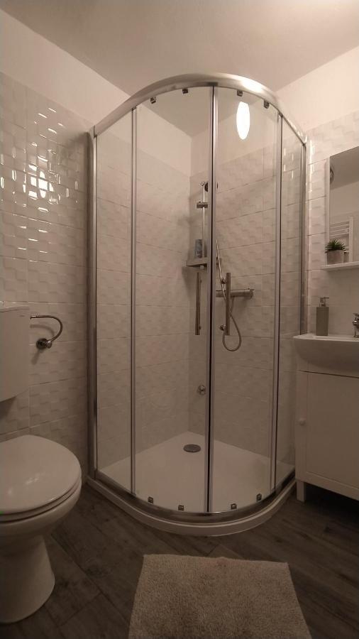 Flora House 3 Minutes From Lake Balaton 케츨리 외부 사진